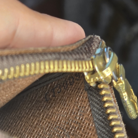 Louis Vuitton Monogram Key Pouch - Picture 9 of 9